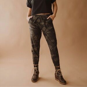 Albion// Camo Jetsetters (size s) SOLD OUT ONLINE